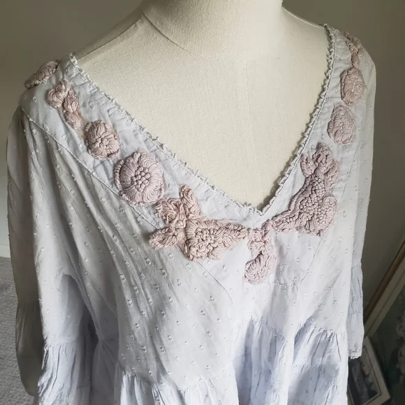 Antica Sartoria Baby‎ Blue Peasant Blouse with Taupe Floral Embroidery One Size - Picture 2 of 9